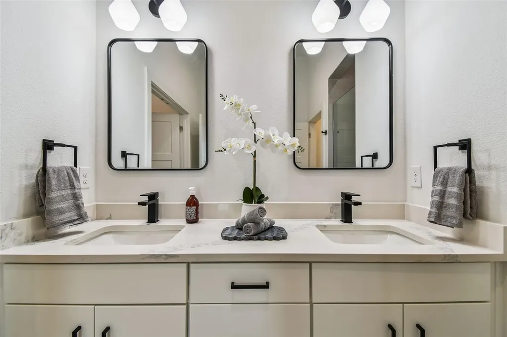 3840 Pompano Drive SE St Petersburg FL 33705