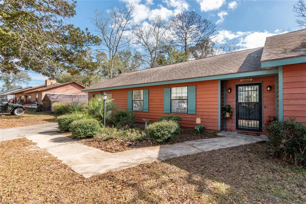 2560 NE 46 Lane Ocala FL 34479