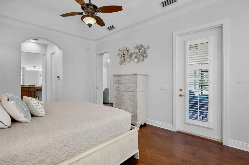 5013 Hanging Moss Lane Sarasota FL 34238