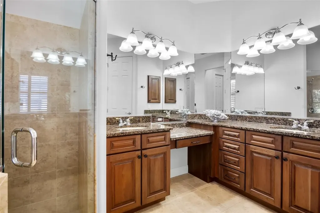 5013 Hanging Moss Lane Sarasota FL 34238