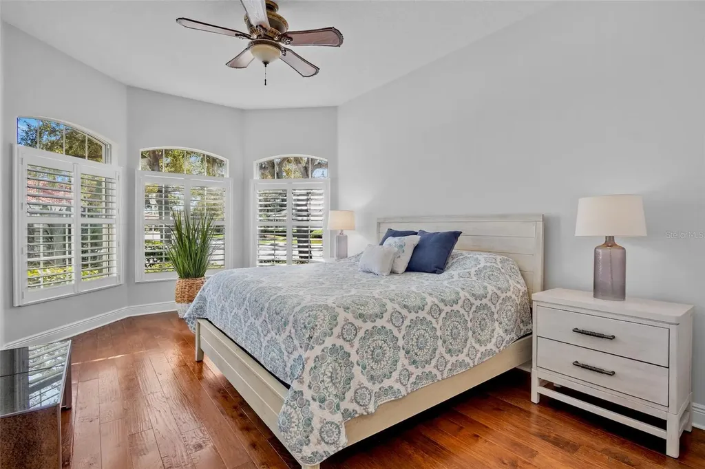 5013 Hanging Moss Lane Sarasota FL 34238