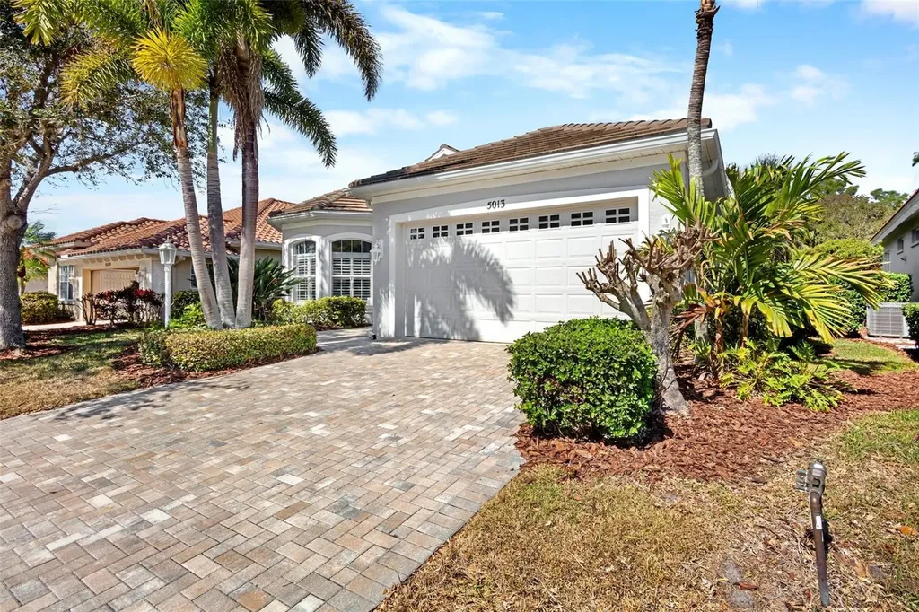 5013 Hanging Moss Lane Sarasota FL 34238