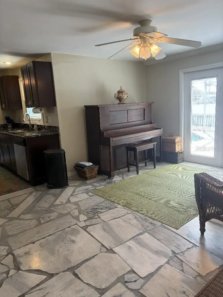 408 Lakeview Drive Oldsmar FL 34677