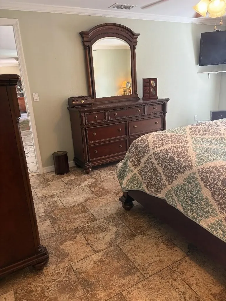 408 Lakeview Drive Oldsmar FL 34677
