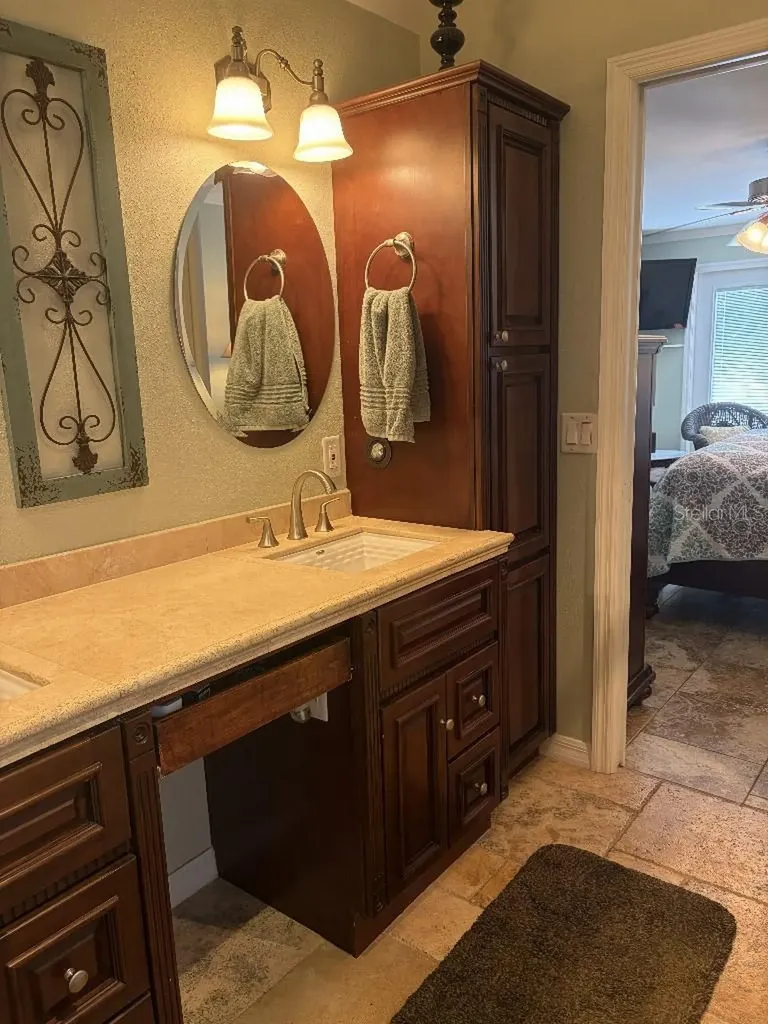 408 Lakeview Drive Oldsmar FL 34677