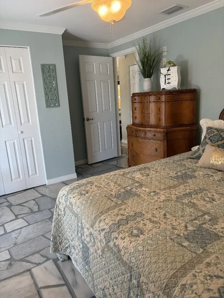 408 Lakeview Drive Oldsmar FL 34677