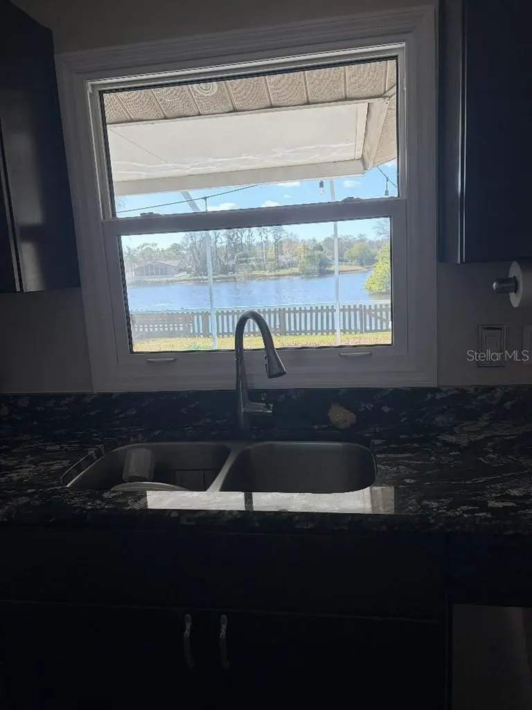 408 Lakeview Drive Oldsmar FL 34677