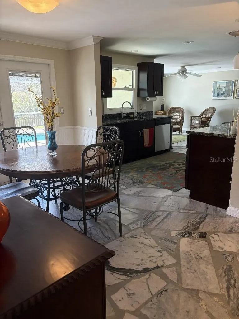 408 Lakeview Drive Oldsmar FL 34677