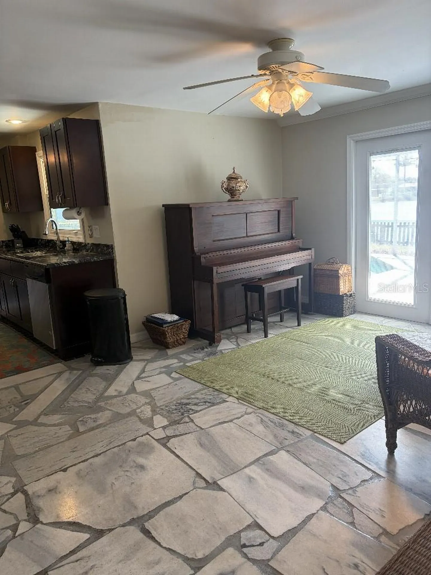 408 Lakeview Drive Oldsmar FL 34677