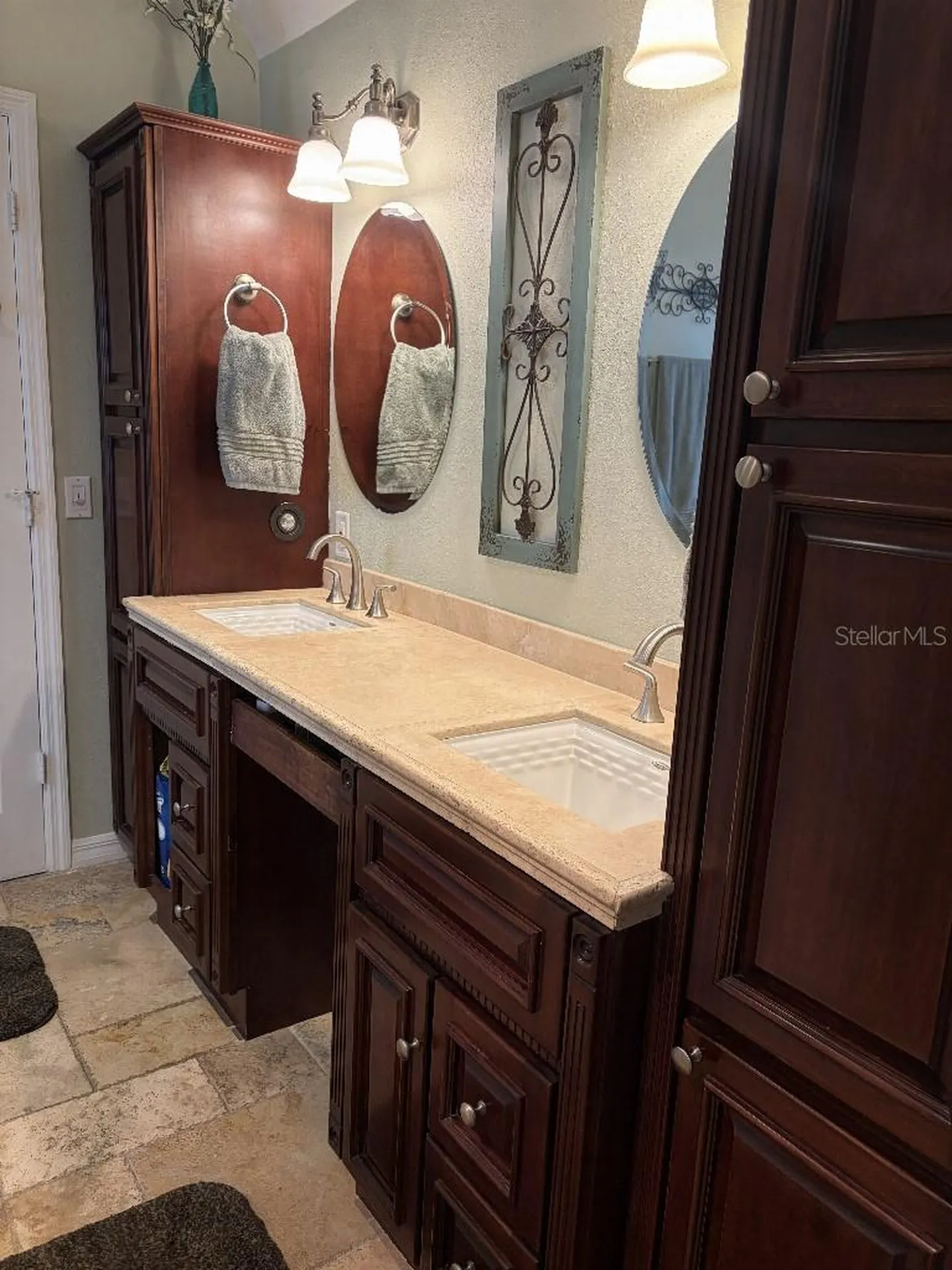 408 Lakeview Drive Oldsmar FL 34677