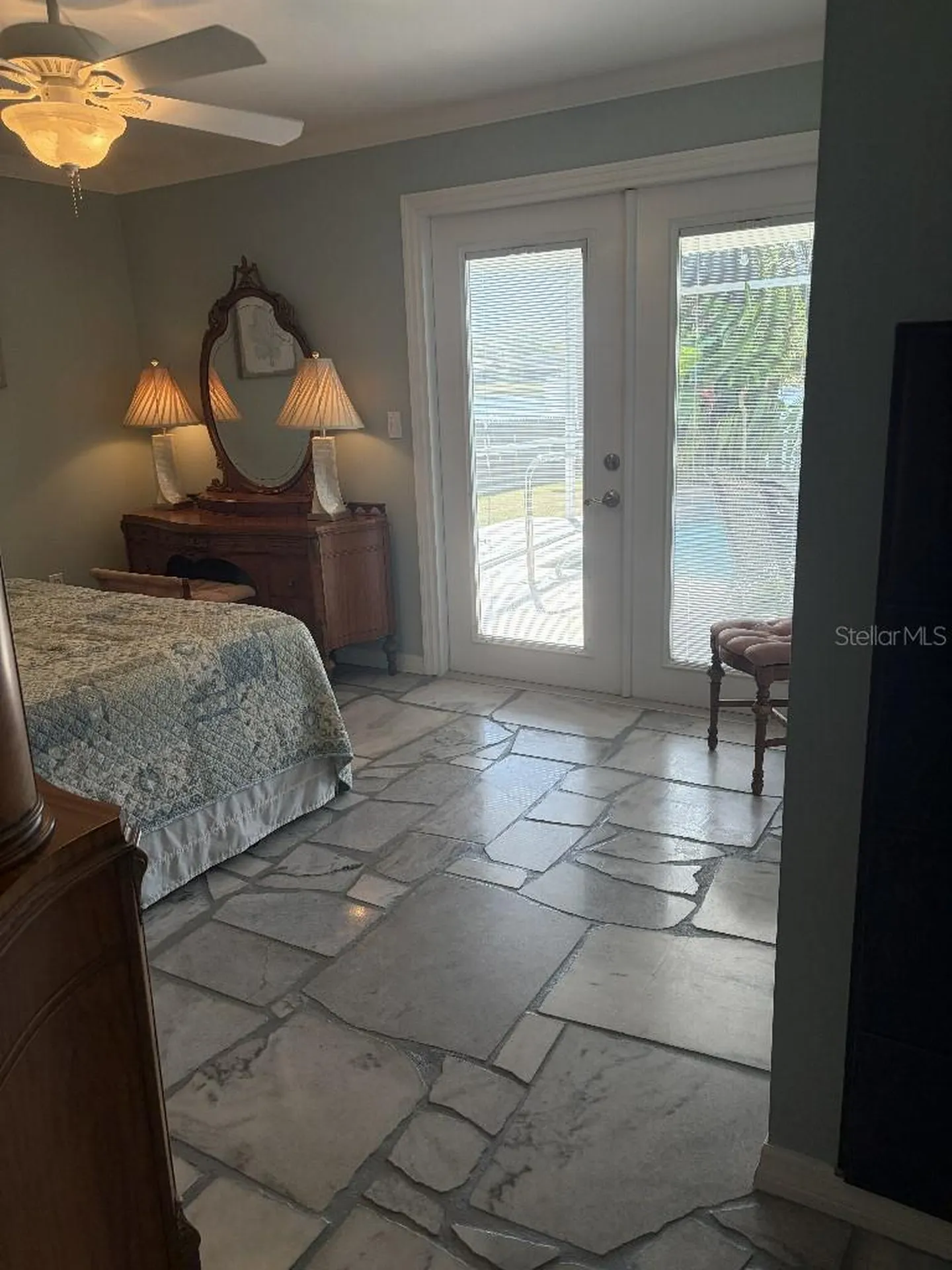 408 Lakeview Drive Oldsmar FL 34677