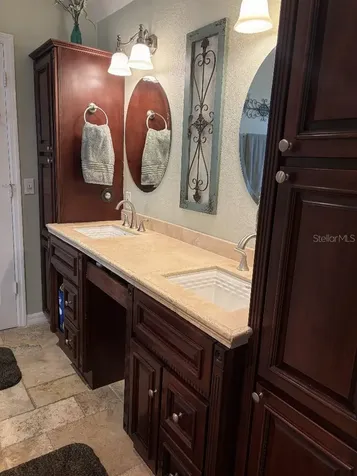 408 Lakeview Drive Oldsmar FL 34677