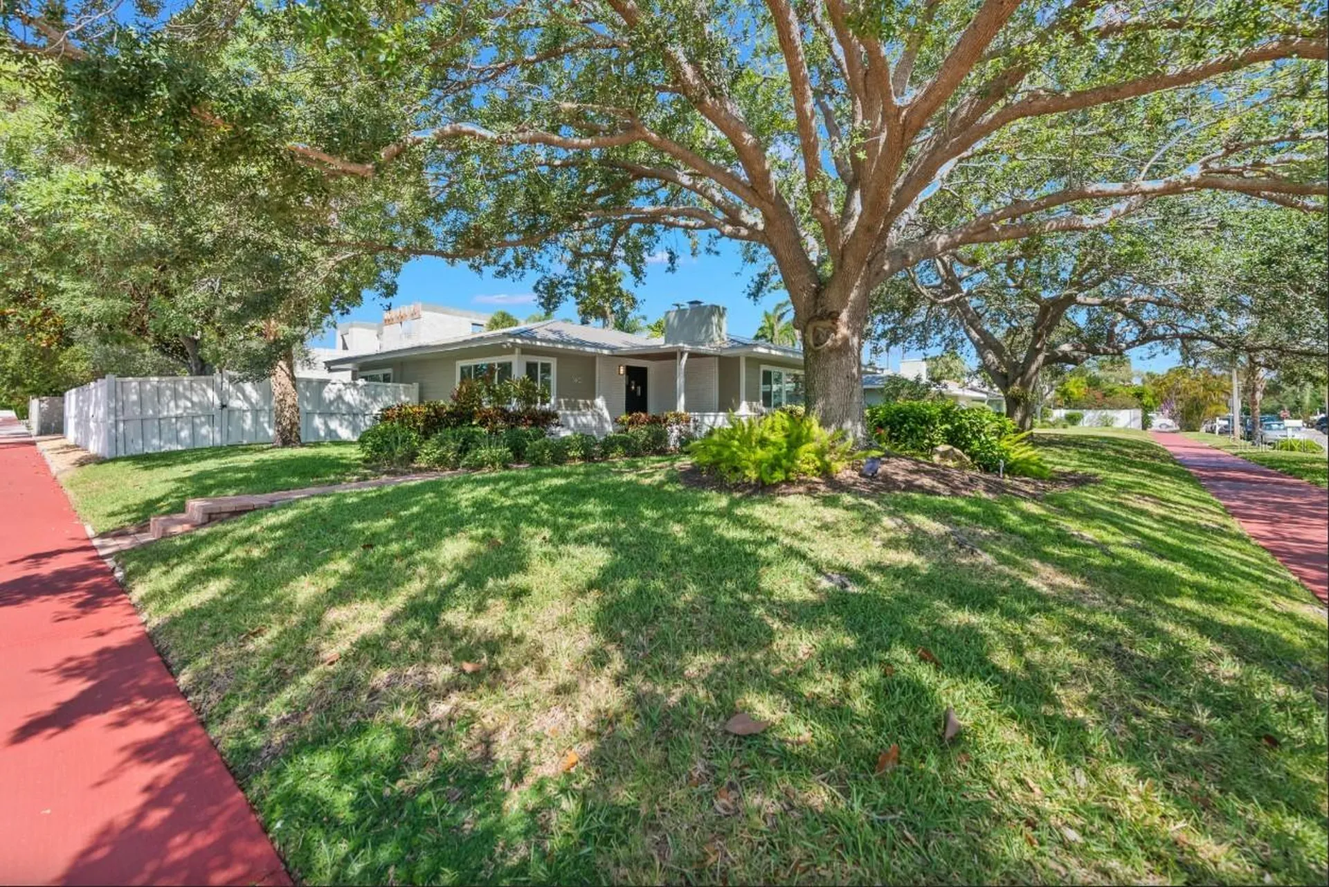 140 S Blvd Of The Presidents Sarasota FL 34236