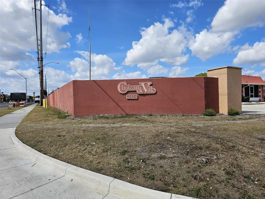2929 W Oak Ridge Road Orlando FL 32809