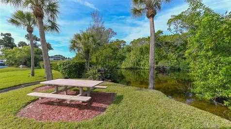 225 Hourglass Way Sarasota FL 34242