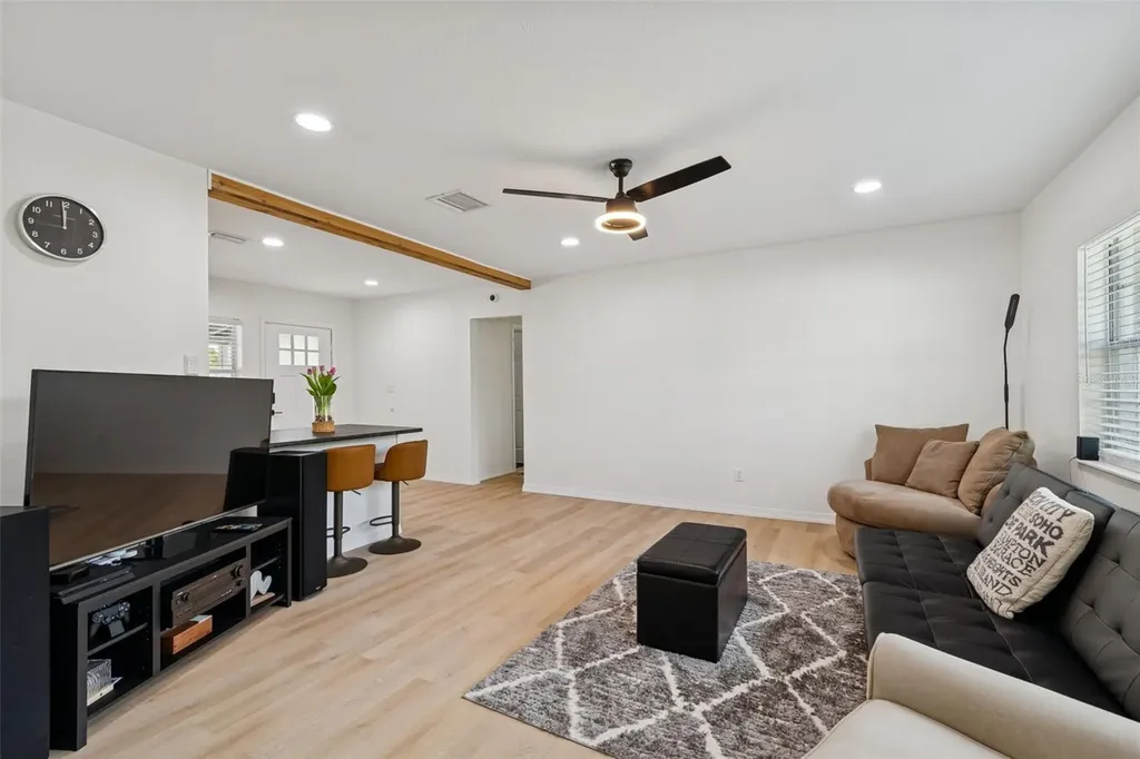 4636 W Bay Court Avenue Tampa FL 33611
