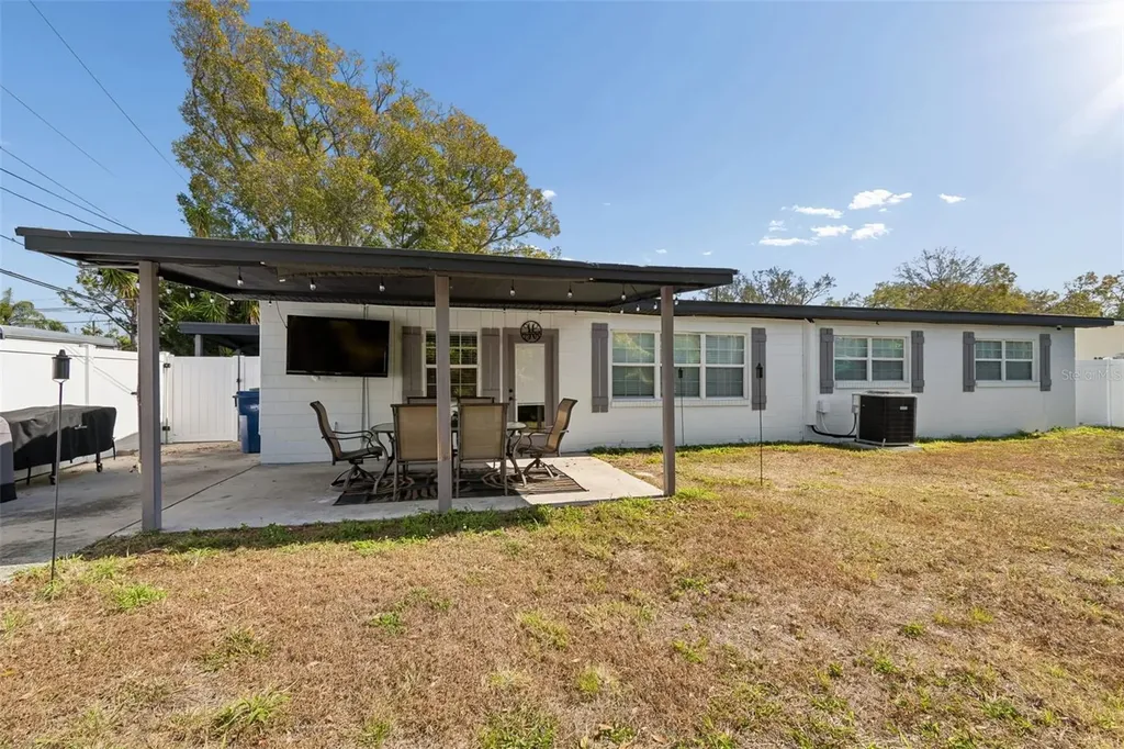 4636 W Bay Court Avenue Tampa FL 33611