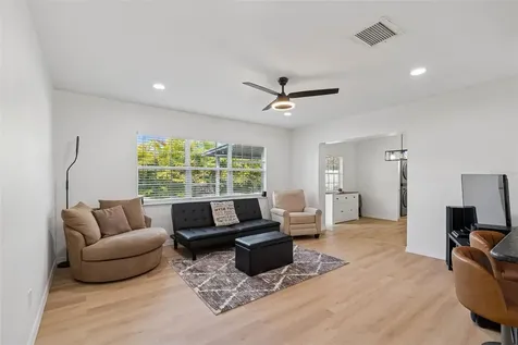 4636 W Bay Court Avenue Tampa FL 33611