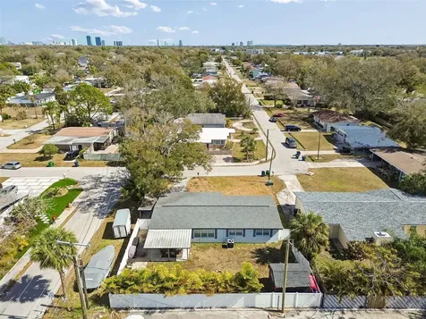4636 W Bay Court Avenue Tampa FL 33611