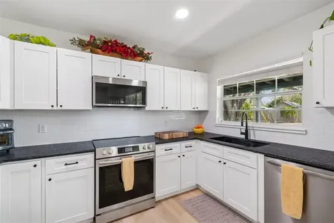 4636 W Bay Court Avenue Tampa FL 33611