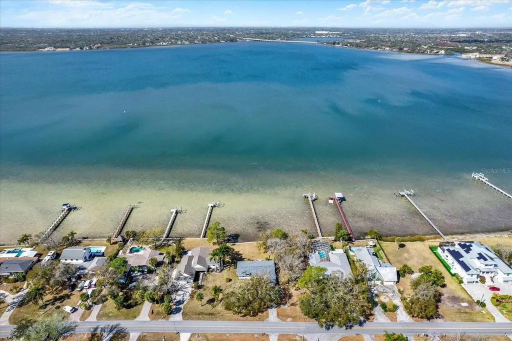 400 Shore Drive E Oldsmar FL 34677