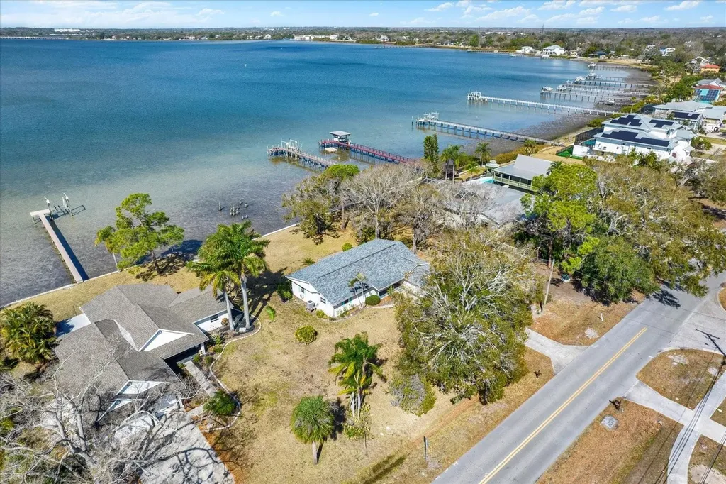 400 Shore Drive E Oldsmar FL 34677