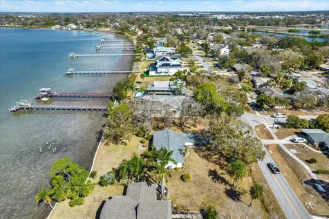 400 Shore Drive E Oldsmar FL 34677
