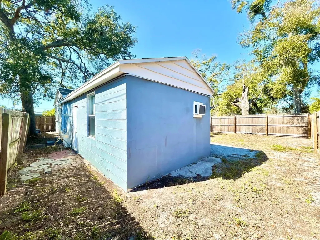 2720 Edwards Avenue S St Petersburg FL 33705