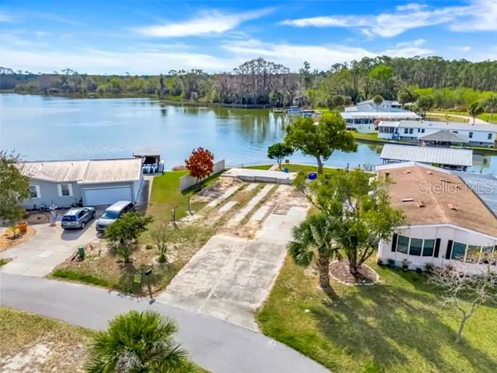 1629 Sunshine Lane Tavares FL 32778