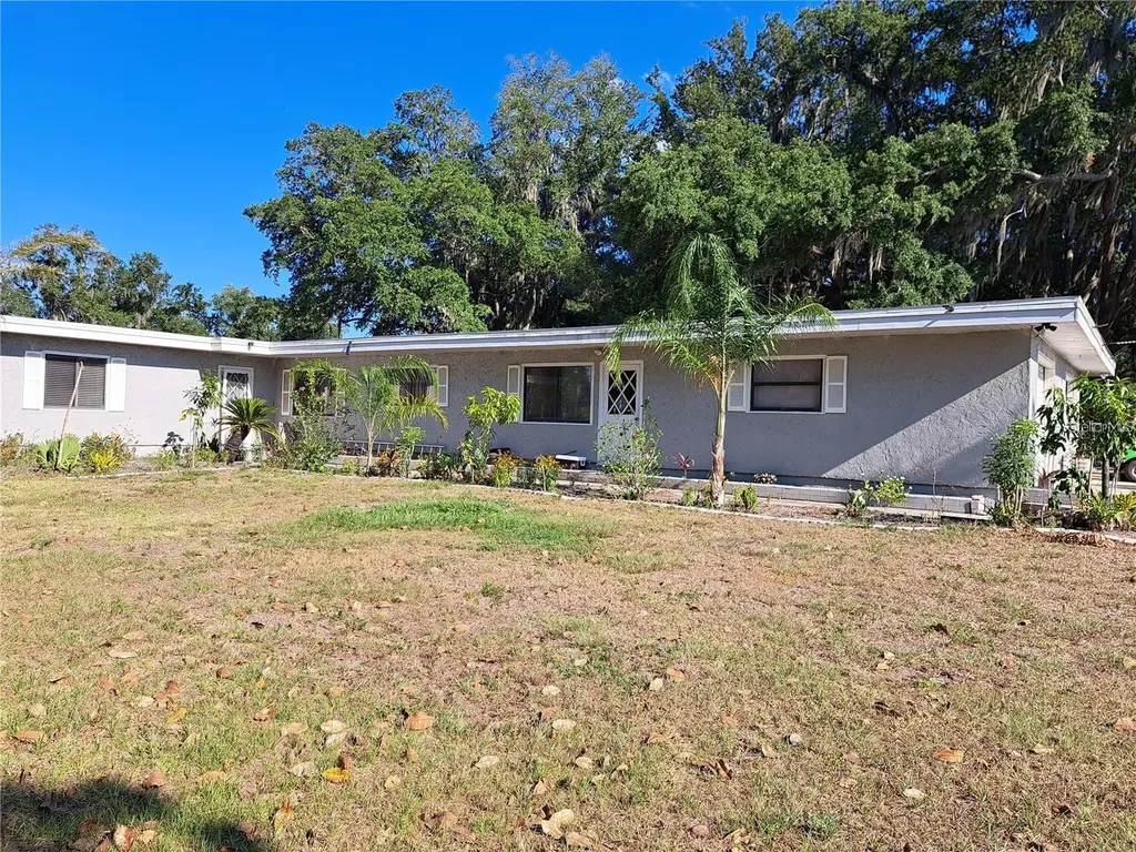 2814 N Maryland Avenue Plant City FL 33563