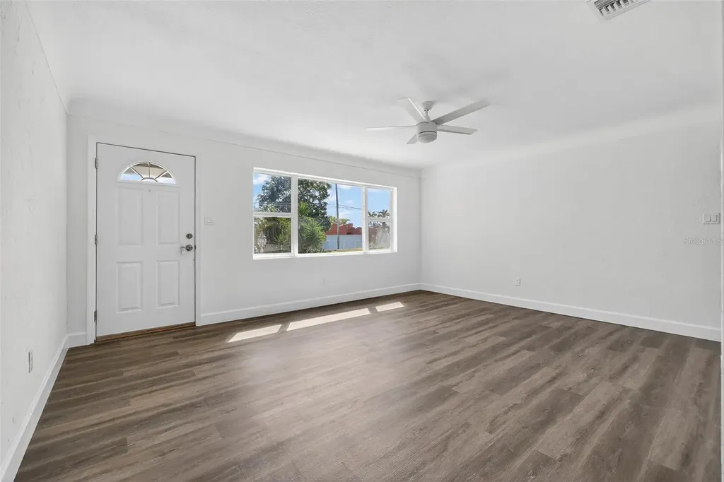 211 89th Avenue N St Petersburg FL 33702