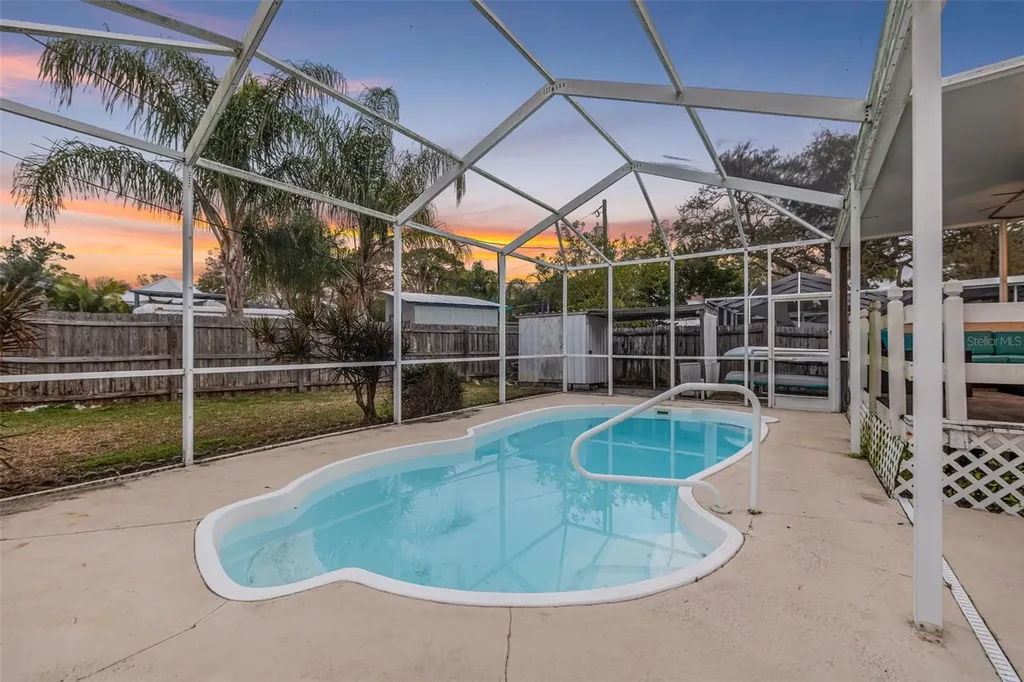 211 89th Avenue N St Petersburg FL 33702