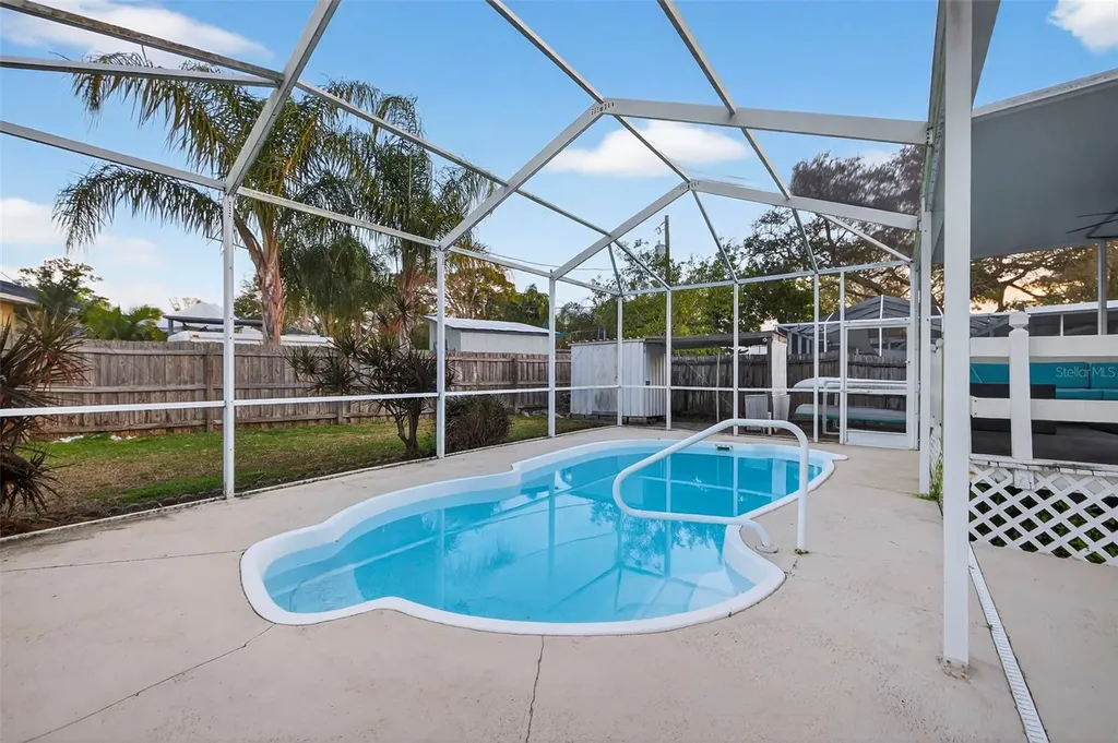 211 89th Avenue N St Petersburg FL 33702