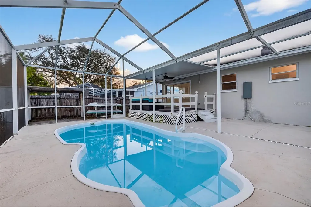 211 89th Avenue N St Petersburg FL 33702