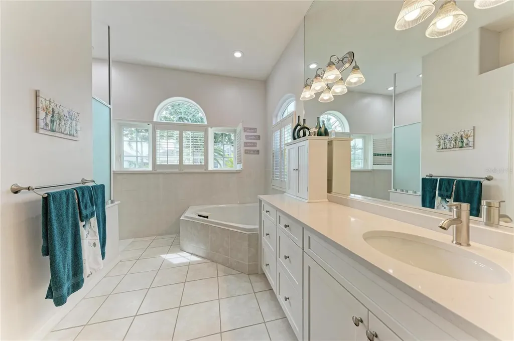 4735 Spinnaker Drive Bradenton FL 34208