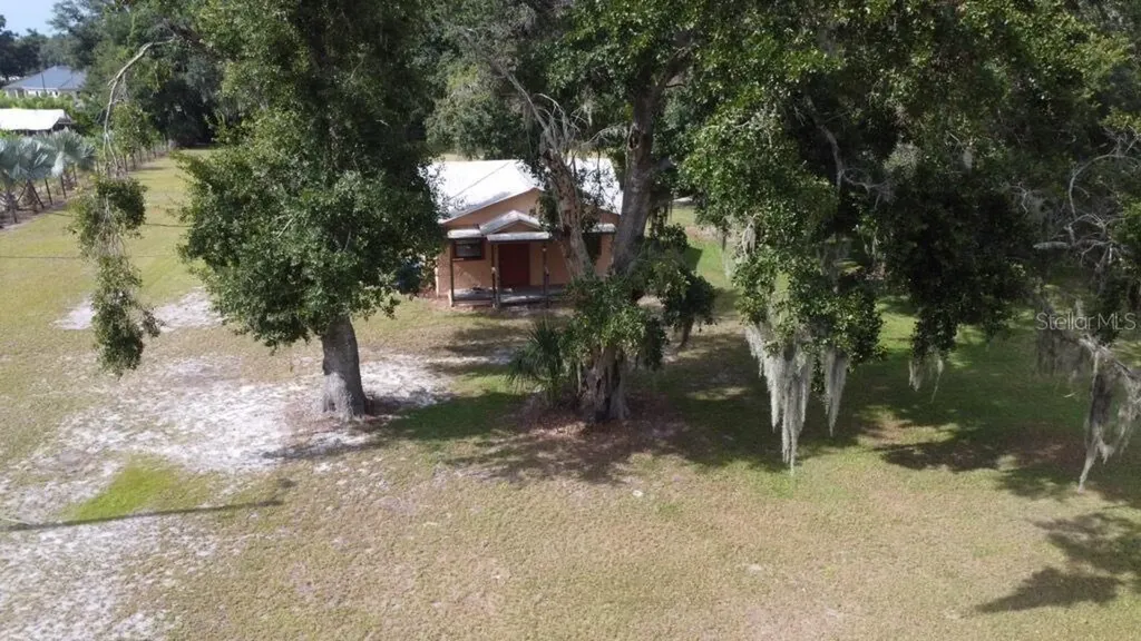 2806 E 60 Highway Plant City FL 33567