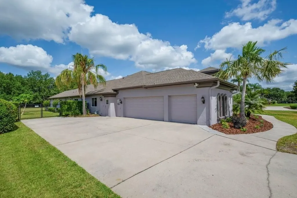 5507 Keeler Oak Street Lithia FL 33547