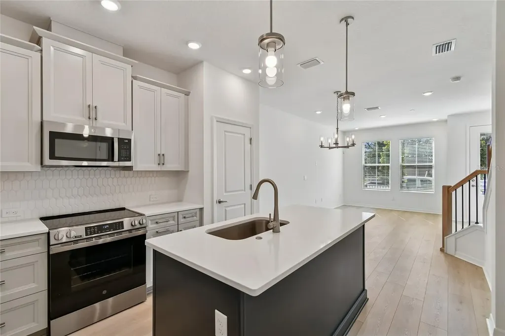 4333 Roush Avenue Orlando FL 32803