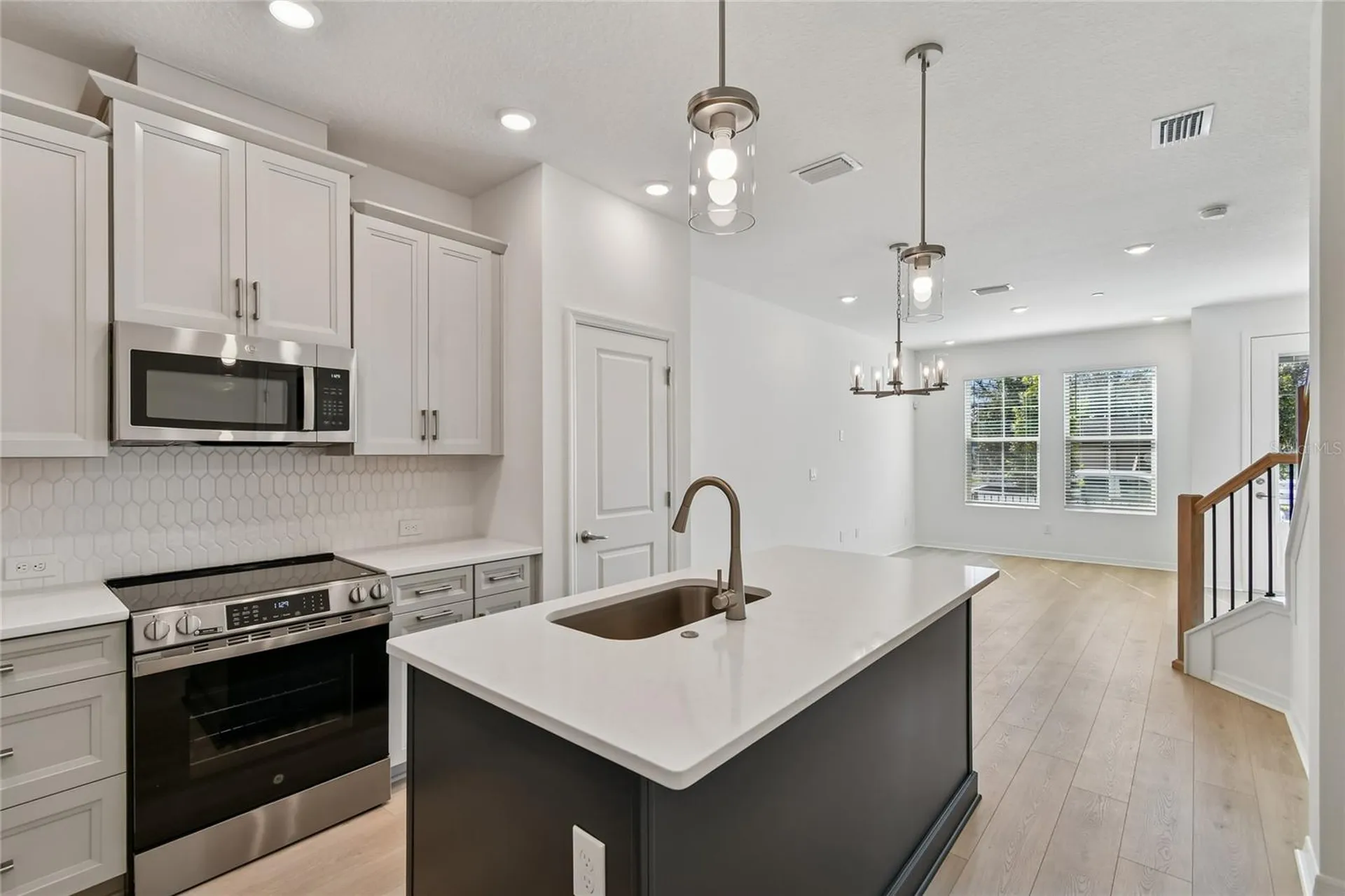 4333 Roush Avenue Orlando FL 32803