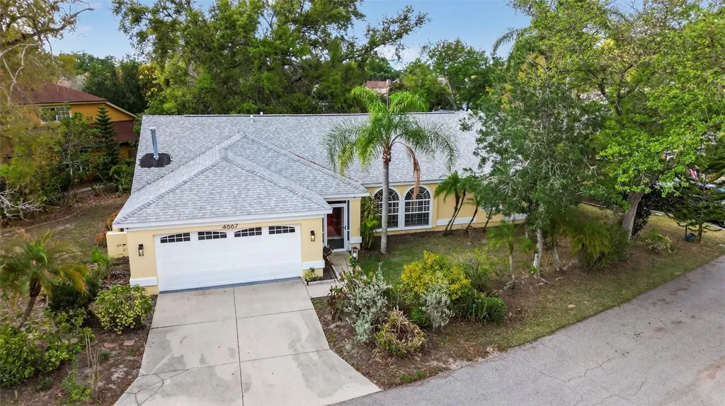 4667 Hamlets Grove Drive Sarasota FL 34235