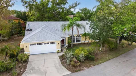 4667 Hamlets Grove Drive Sarasota FL 34235