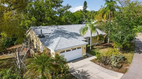 4667 Hamlets Grove Drive Sarasota FL 34235