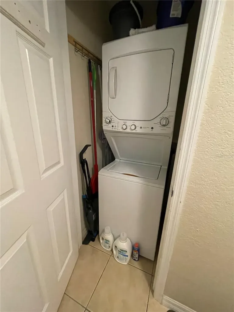 918 La Costa Circle Sarasota FL 34237