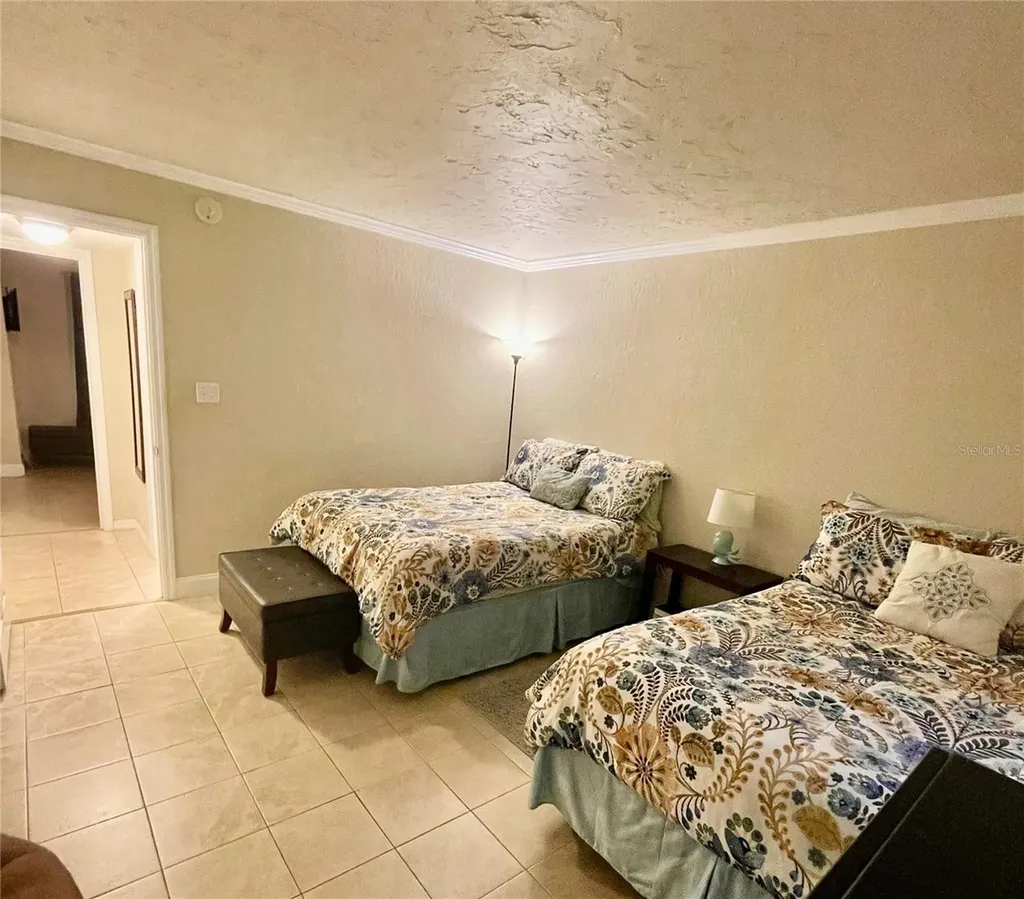 918 La Costa Circle Sarasota FL 34237