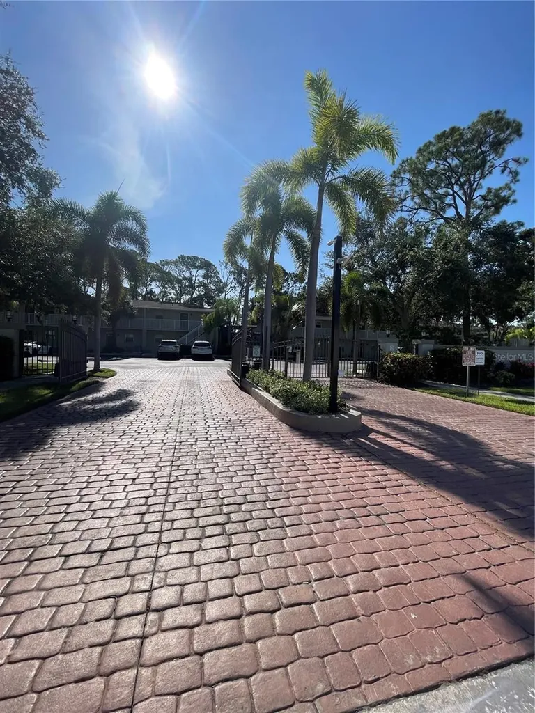 918 La Costa Circle Sarasota FL 34237