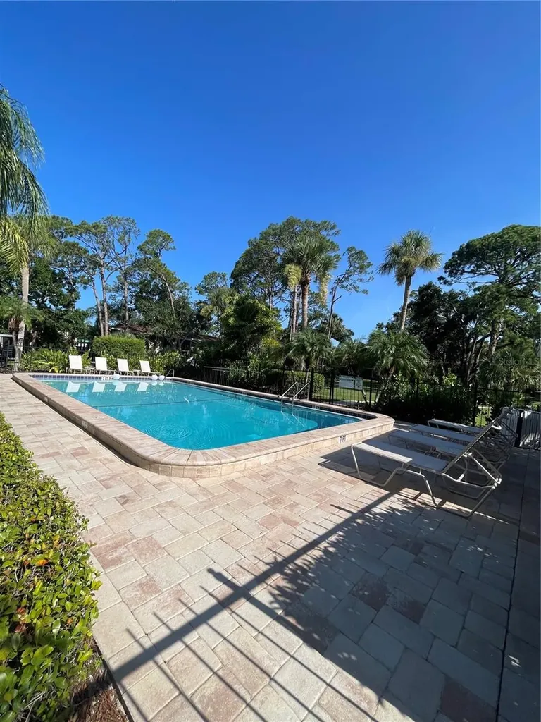 918 La Costa Circle Sarasota FL 34237