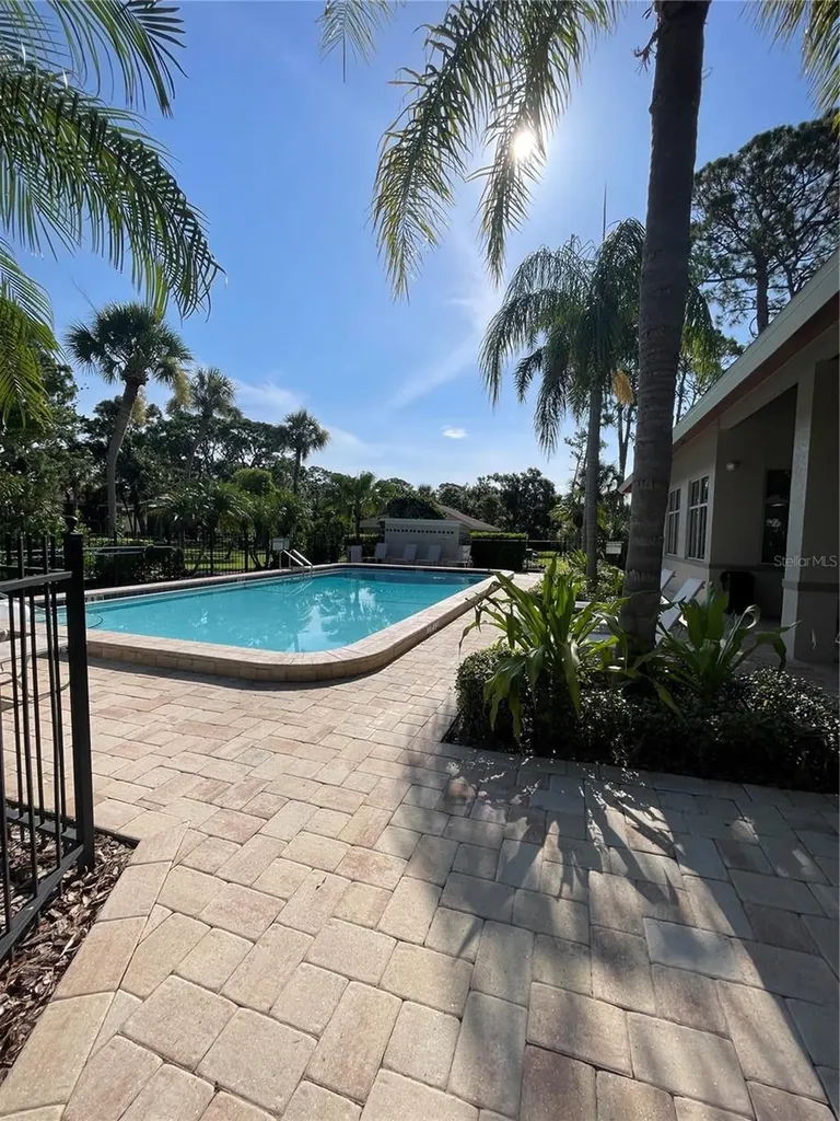 918 La Costa Circle Sarasota FL 34237