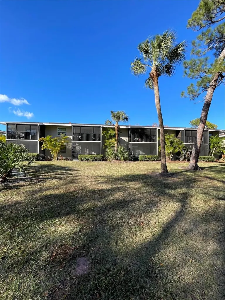 918 La Costa Circle Sarasota FL 34237