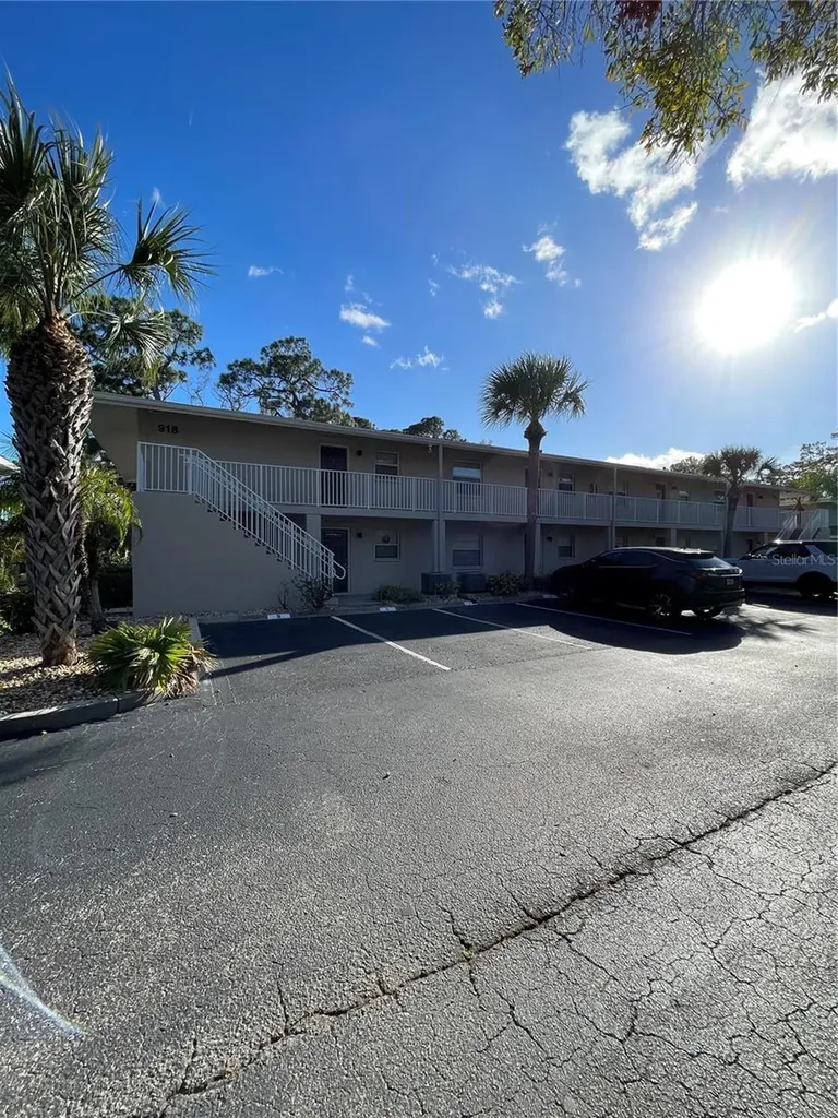 918 La Costa Circle Sarasota FL 34237