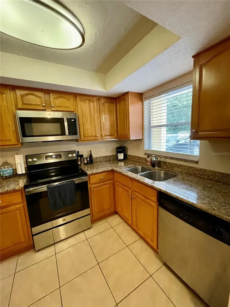 918 La Costa Circle Sarasota FL 34237
